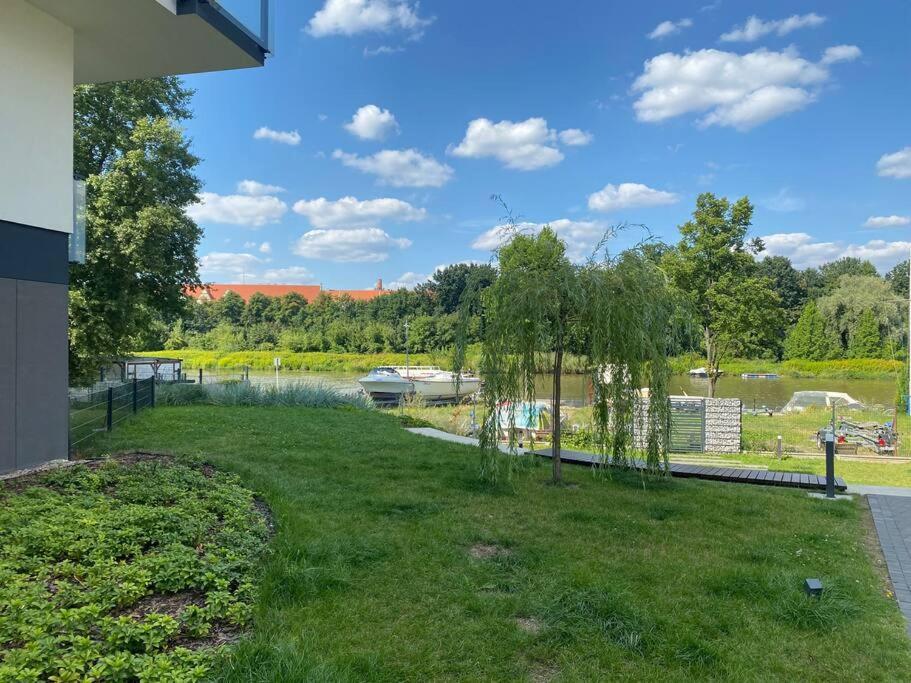 Art Marina Nad Rzeka Z Bezplatnym Parkingiem Apartment Wroclaw Exterior photo