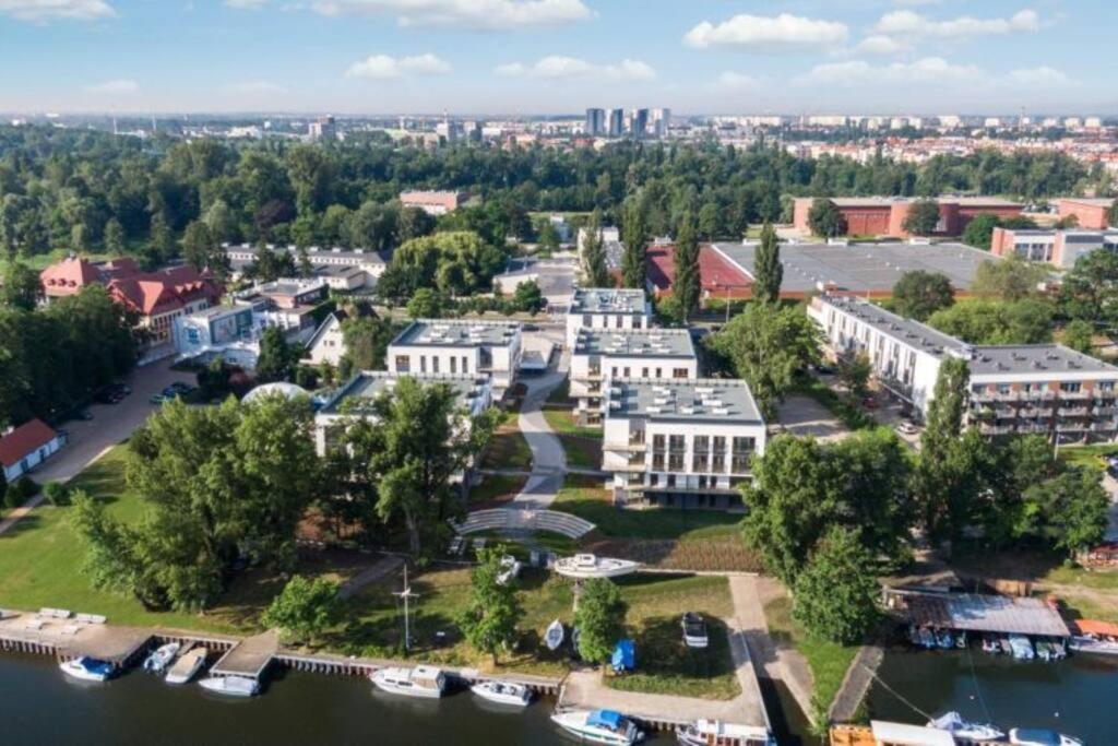 Art Marina Nad Rzeka Z Bezplatnym Parkingiem Apartment Wroclaw Exterior photo