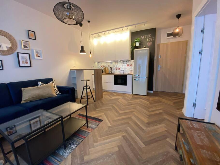 Art Marina Nad Rzeka Z Bezplatnym Parkingiem Apartment Wroclaw Exterior photo