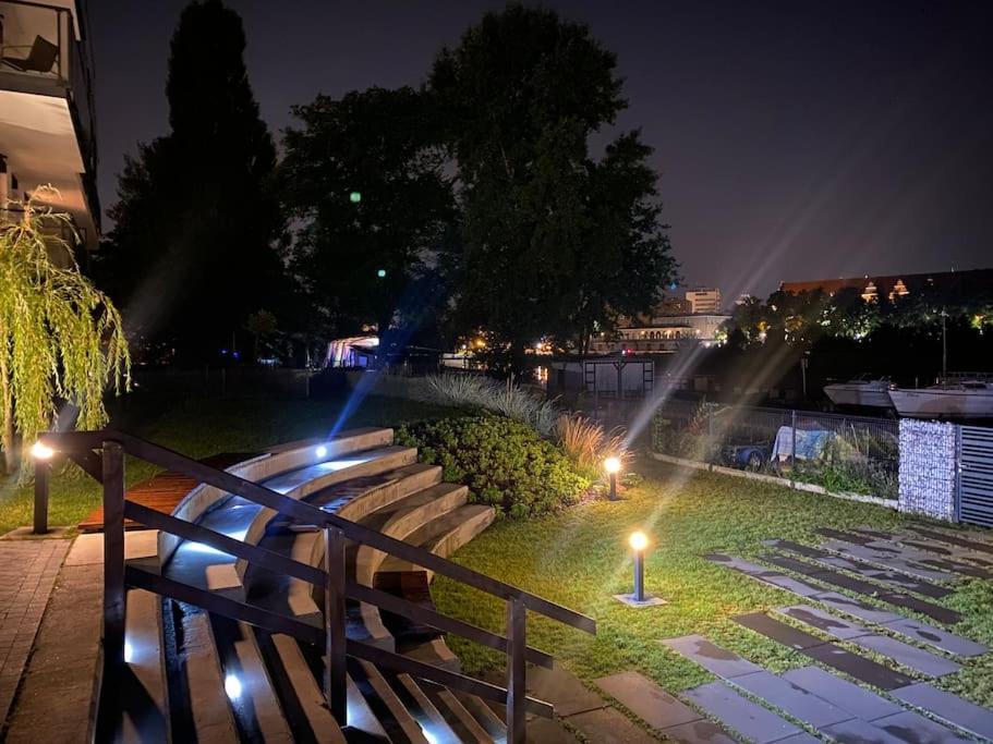 Art Marina Nad Rzeka Z Bezplatnym Parkingiem Apartment Wroclaw Exterior photo